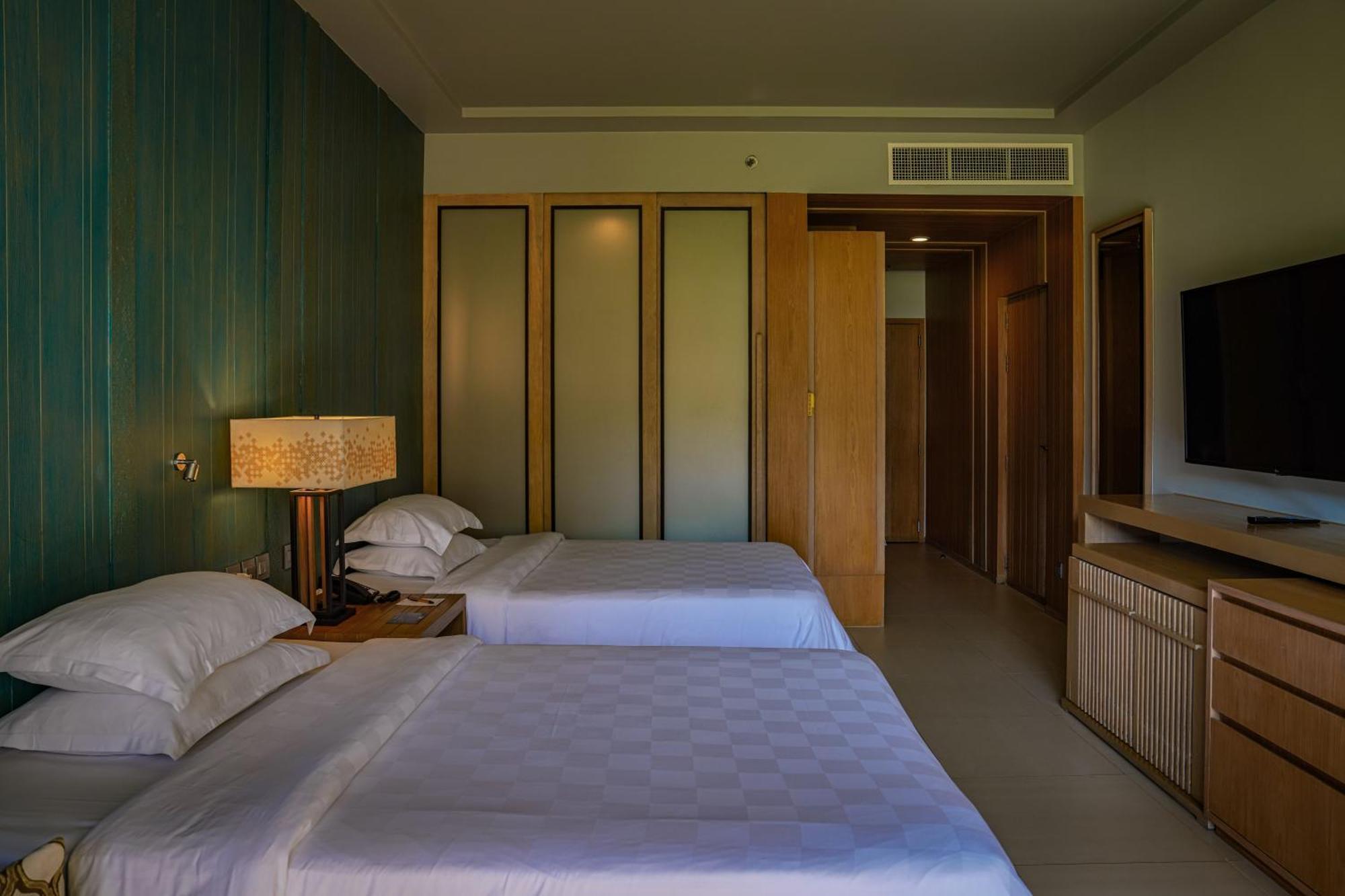Dusit Thani Krabi Beach Resort - Sha Extra Plus Klong Muang Beach Esterno foto A room at the hotel