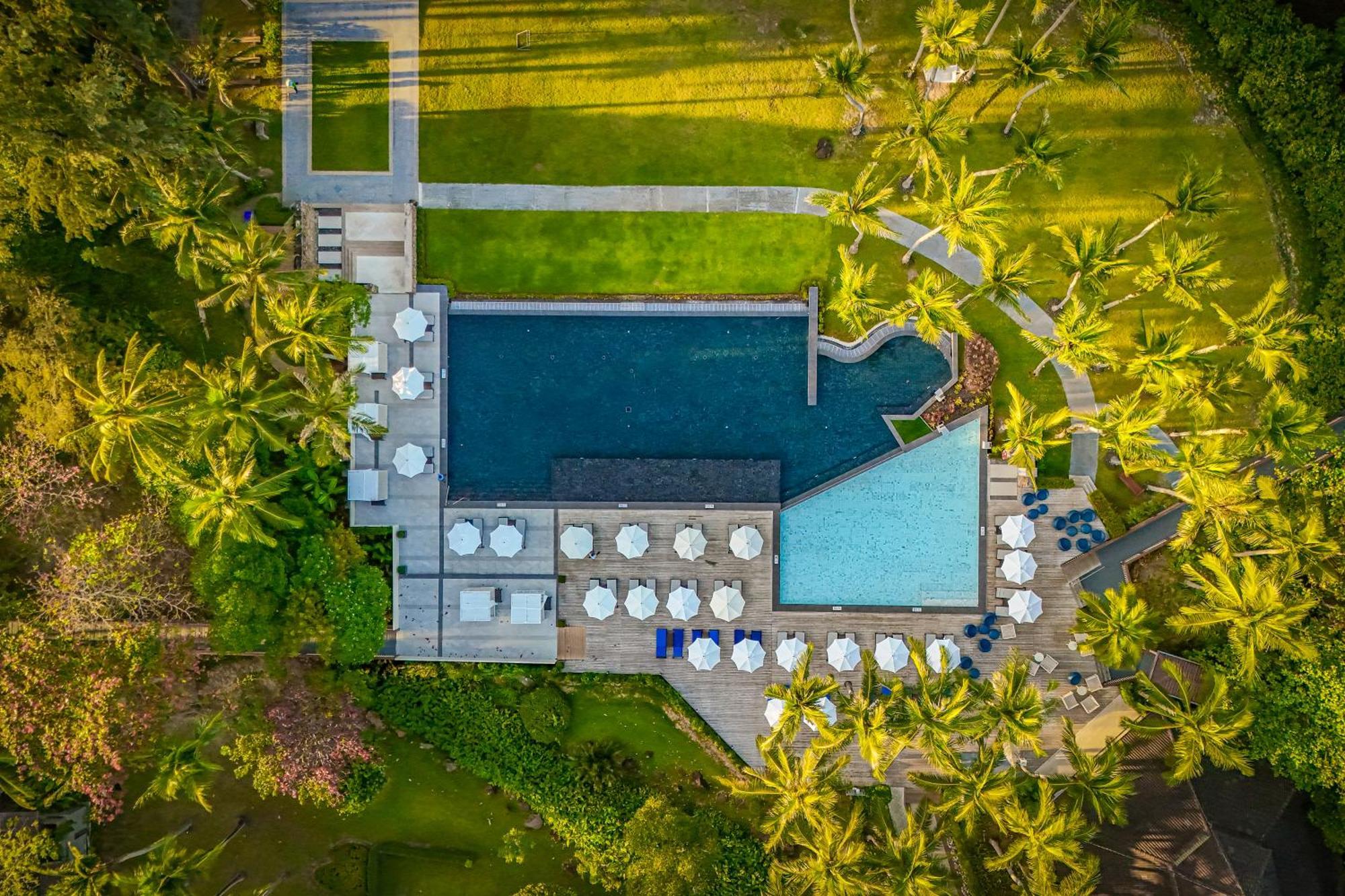 Dusit Thani Krabi Beach Resort - Sha Extra Plus Klong Muang Beach Esterno foto Aerial view of the resort