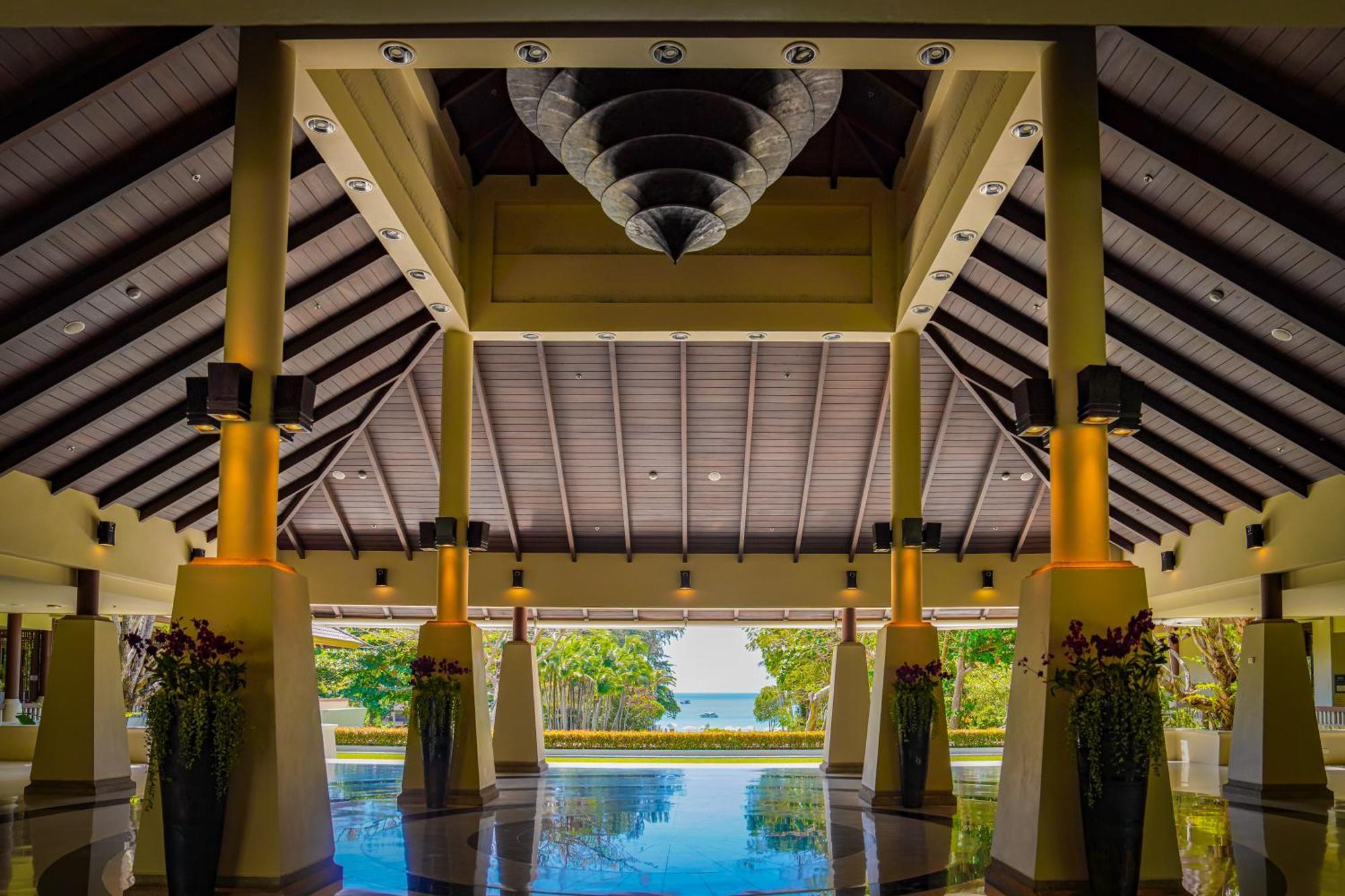 Dusit Thani Krabi Beach Resort - Sha Extra Plus Klong Muang Beach Esterno foto The lobby of the resort