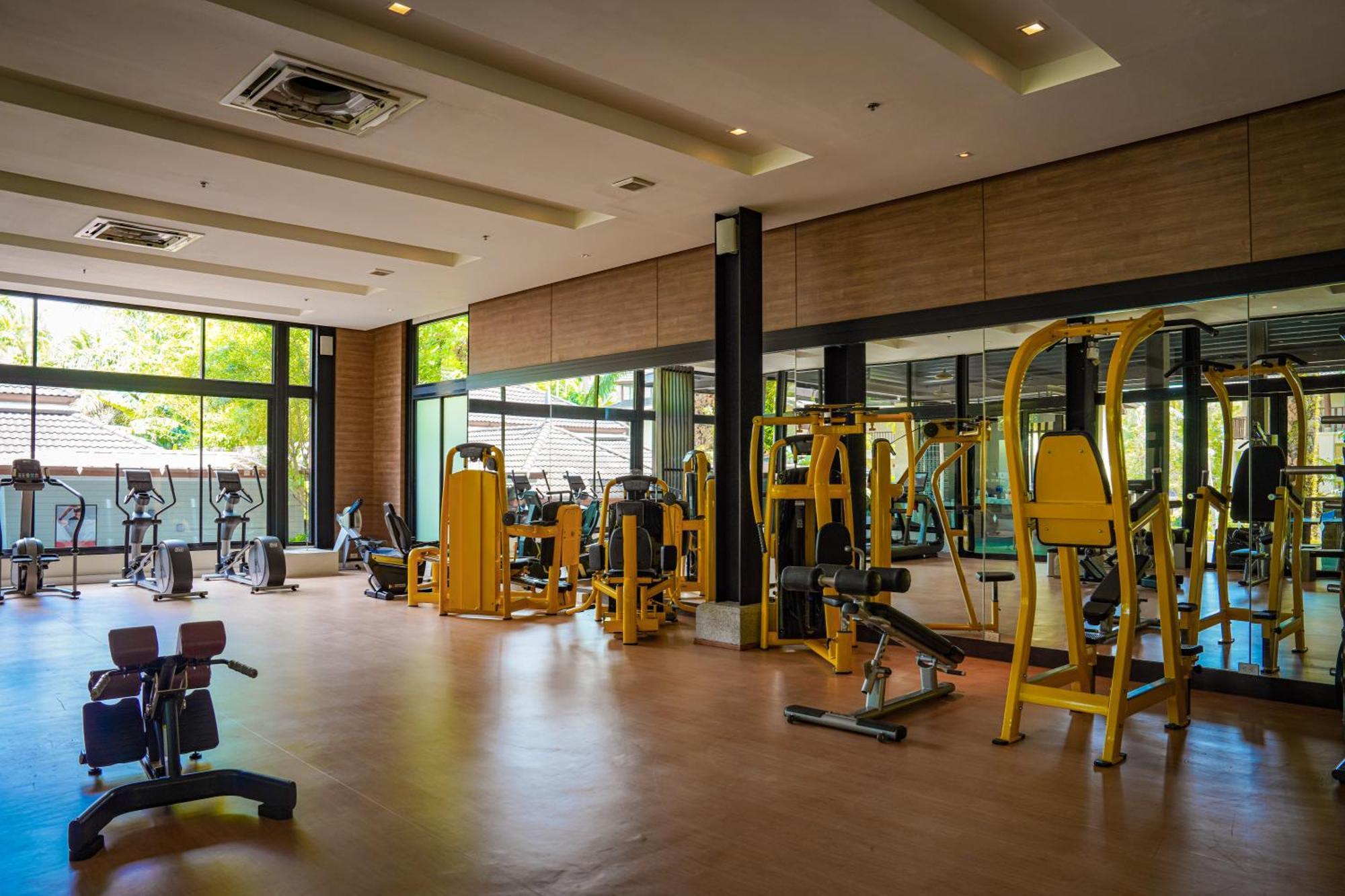 Dusit Thani Krabi Beach Resort - Sha Extra Plus Klong Muang Beach Esterno foto The gym at the hotel
