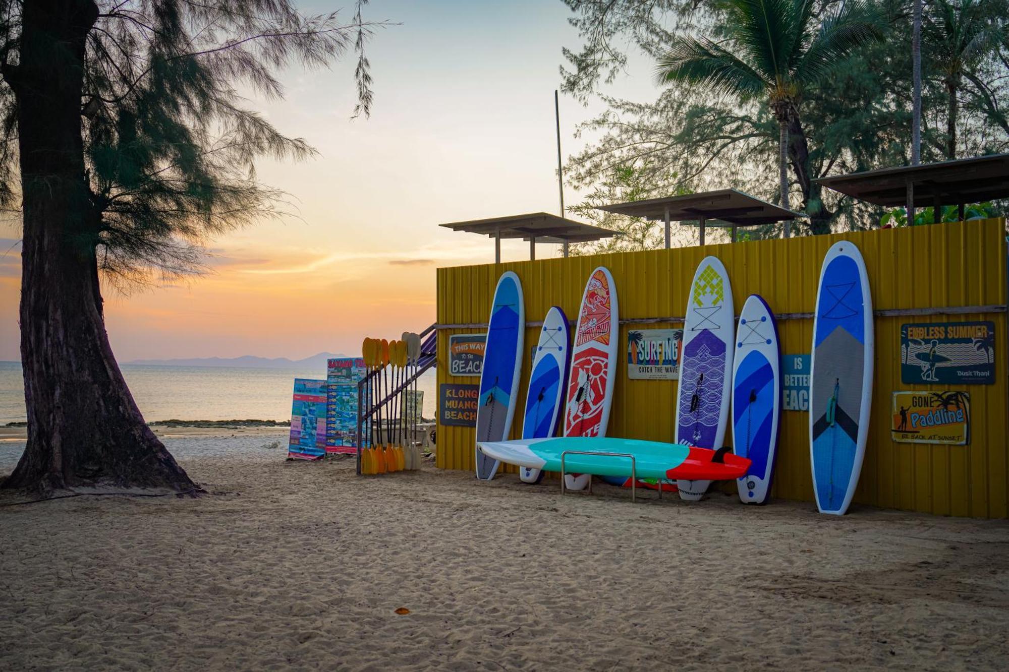 Dusit Thani Krabi Beach Resort - Sha Extra Plus Klong Muang Beach Esterno foto Stand up paddle boards at Hua Hin Beach