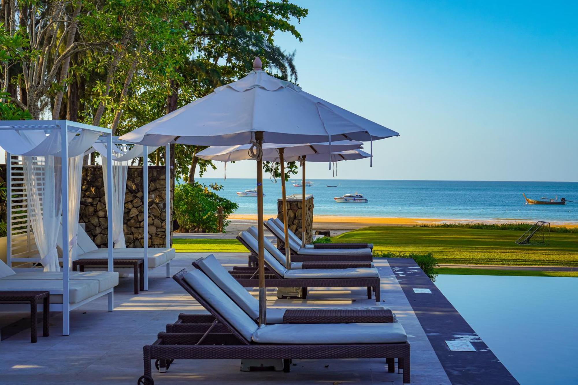 Dusit Thani Krabi Beach Resort - Sha Extra Plus Klong Muang Beach Esterno foto The beach at the resort