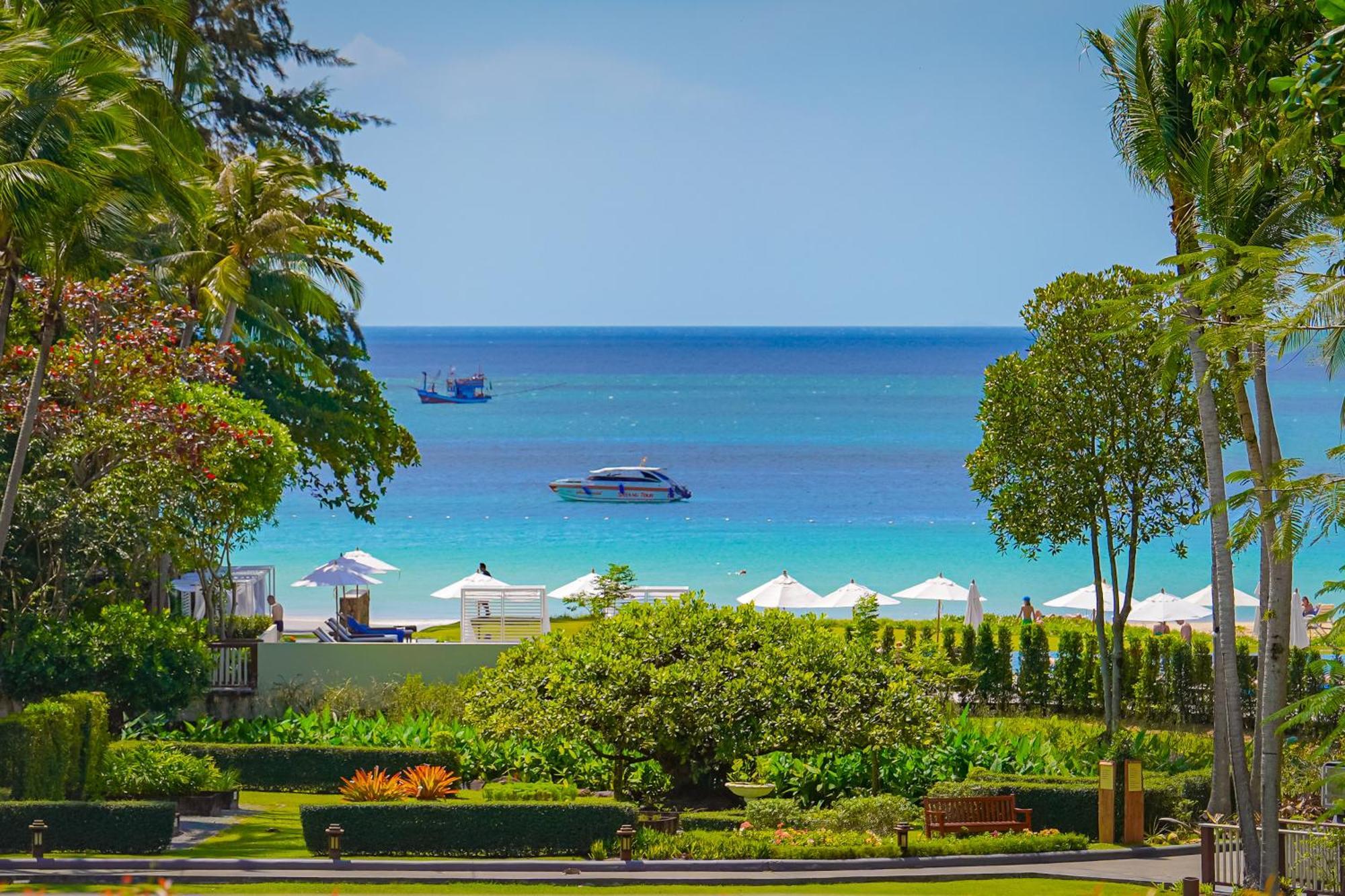 Dusit Thani Krabi Beach Resort - Sha Extra Plus Klong Muang Beach Esterno foto View of the beach from the hotel