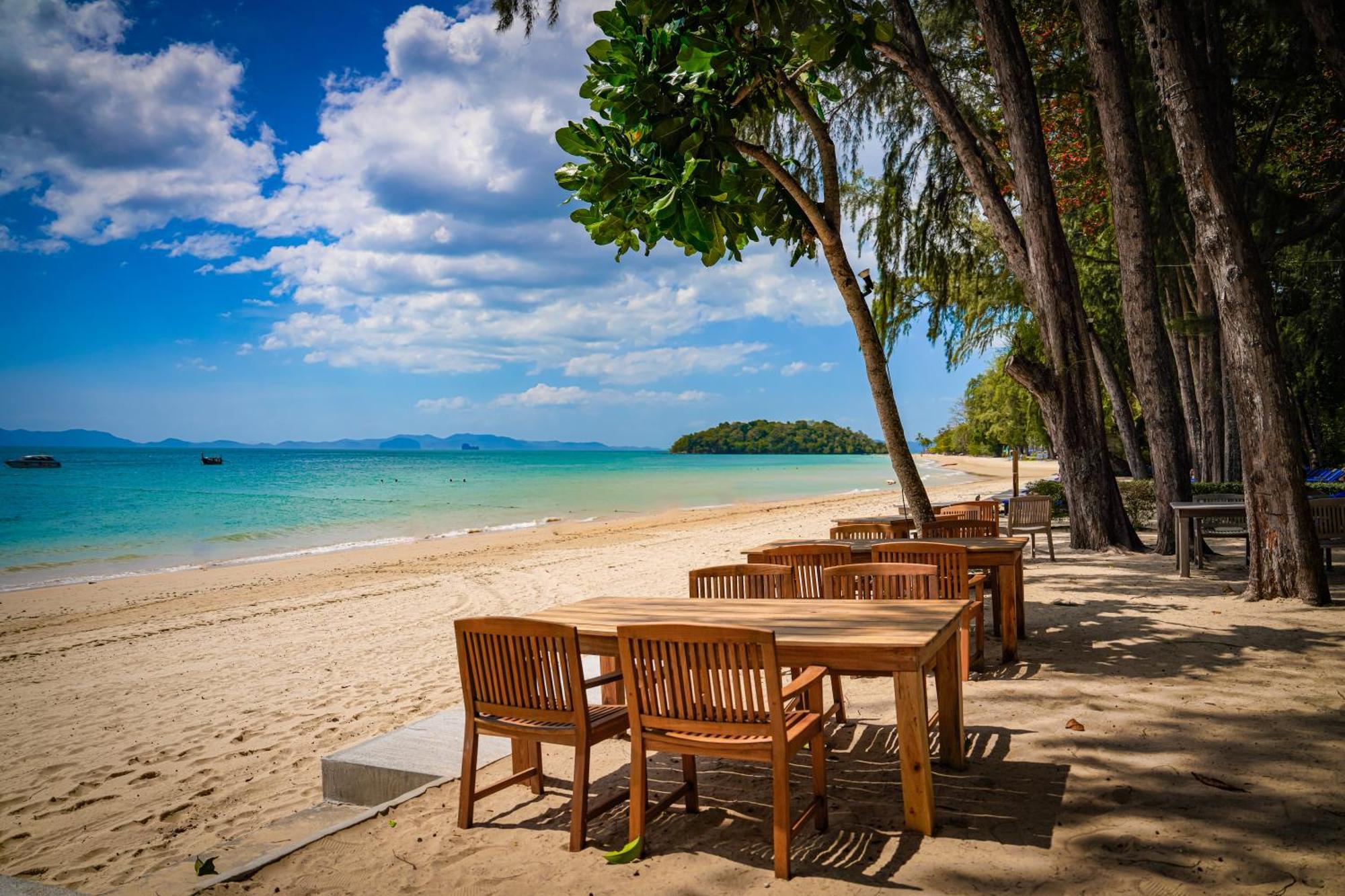 Dusit Thani Krabi Beach Resort - Sha Extra Plus Klong Muang Beach Esterno foto Beach at the resort