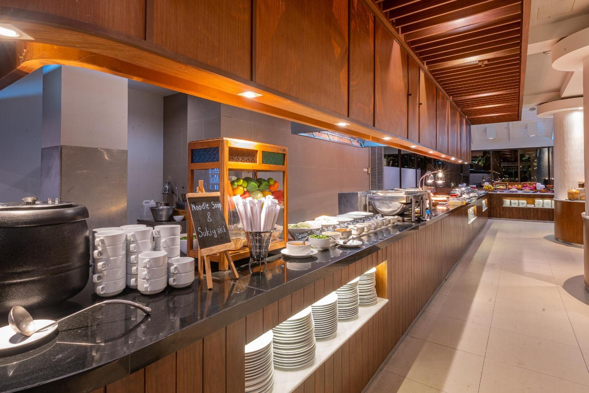 Dusit Thani Krabi Beach Resort - Sha Extra Plus Klong Muang Beach Esterno foto The buffet at the hotel
