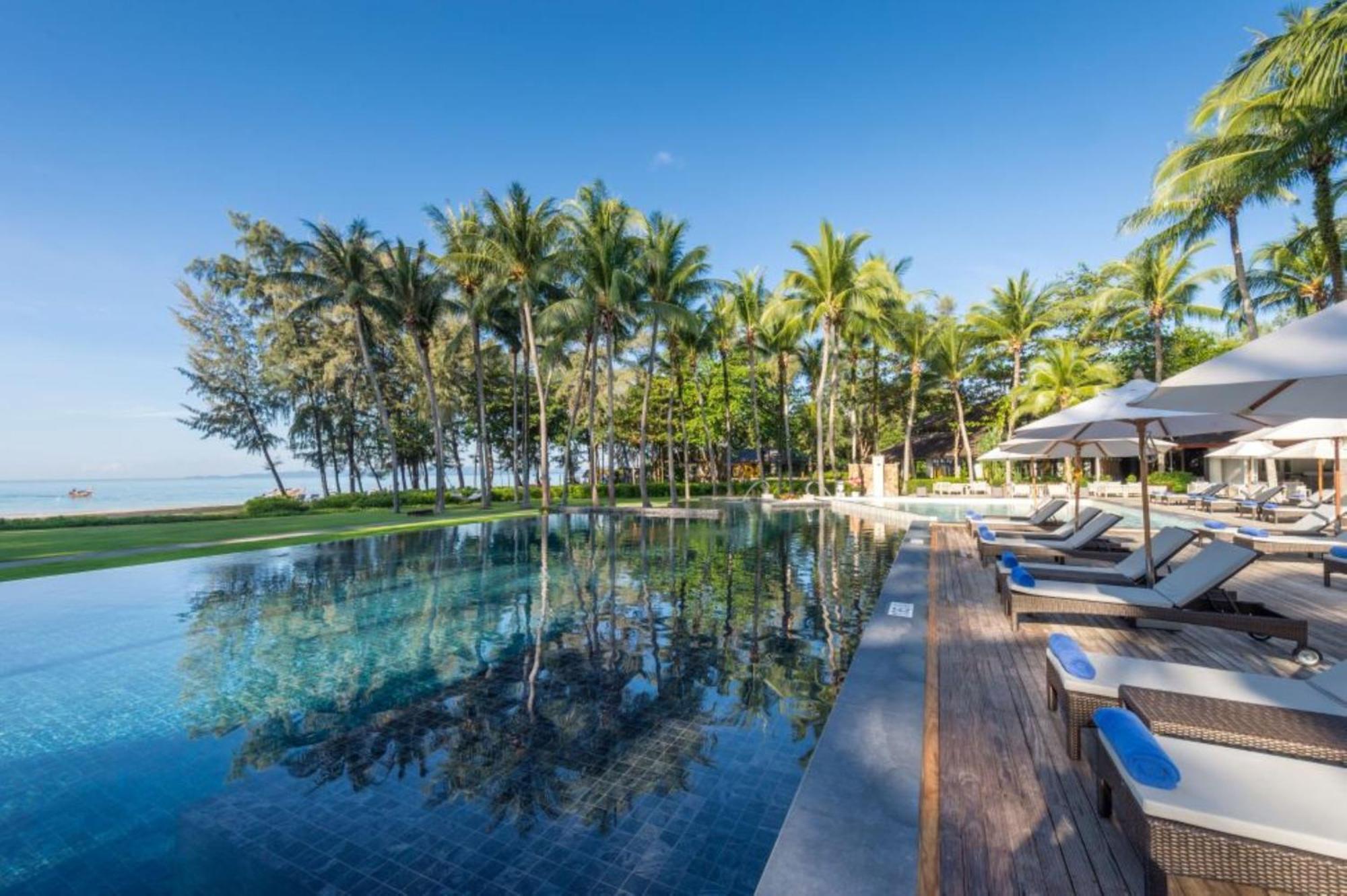 Dusit Thani Krabi Beach Resort - Sha Extra Plus Klong Muang Beach Esterno foto The swimming pool at the resort