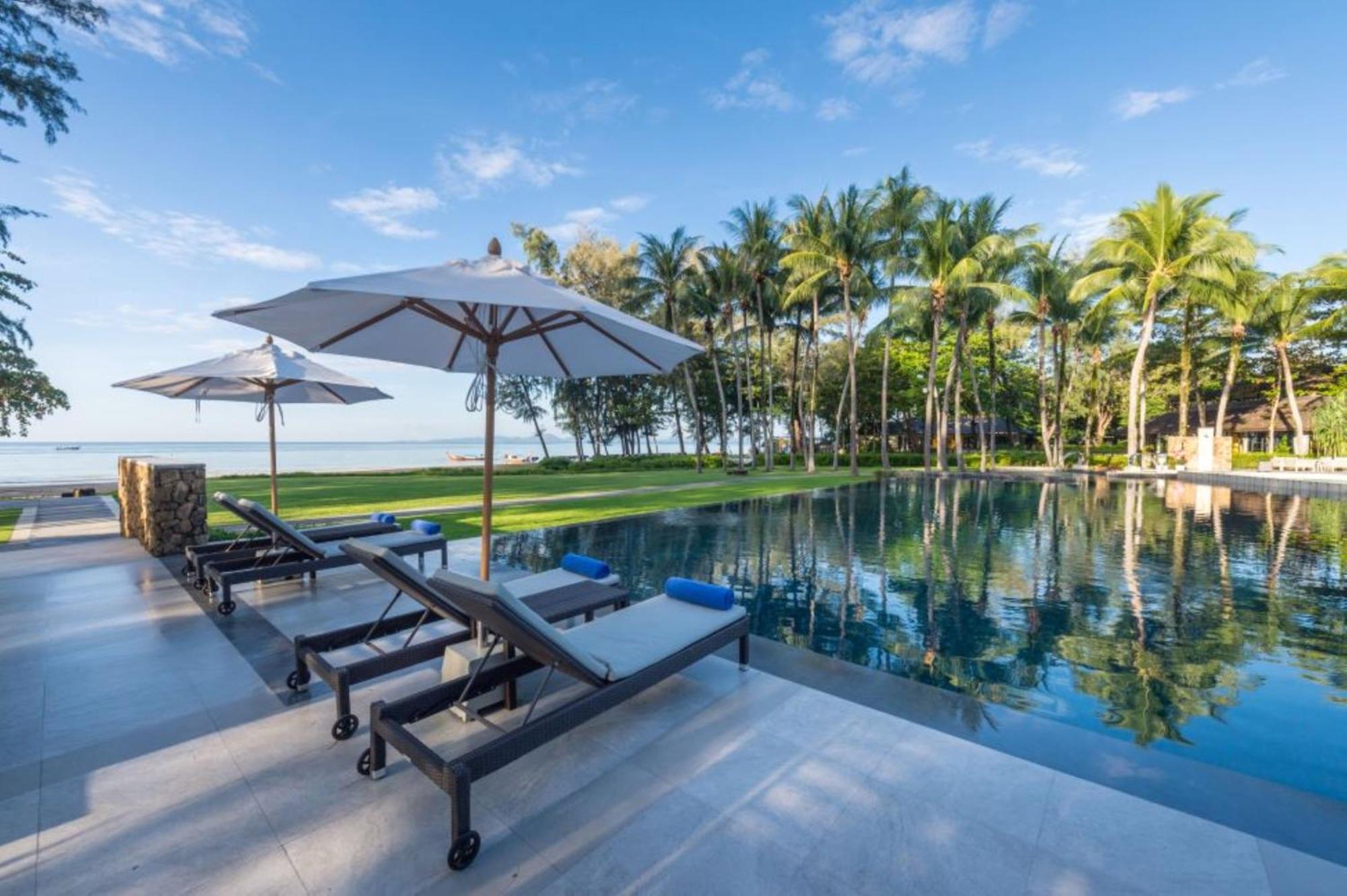 Dusit Thani Krabi Beach Resort - Sha Extra Plus Klong Muang Beach Esterno foto The swimming pool at the resort