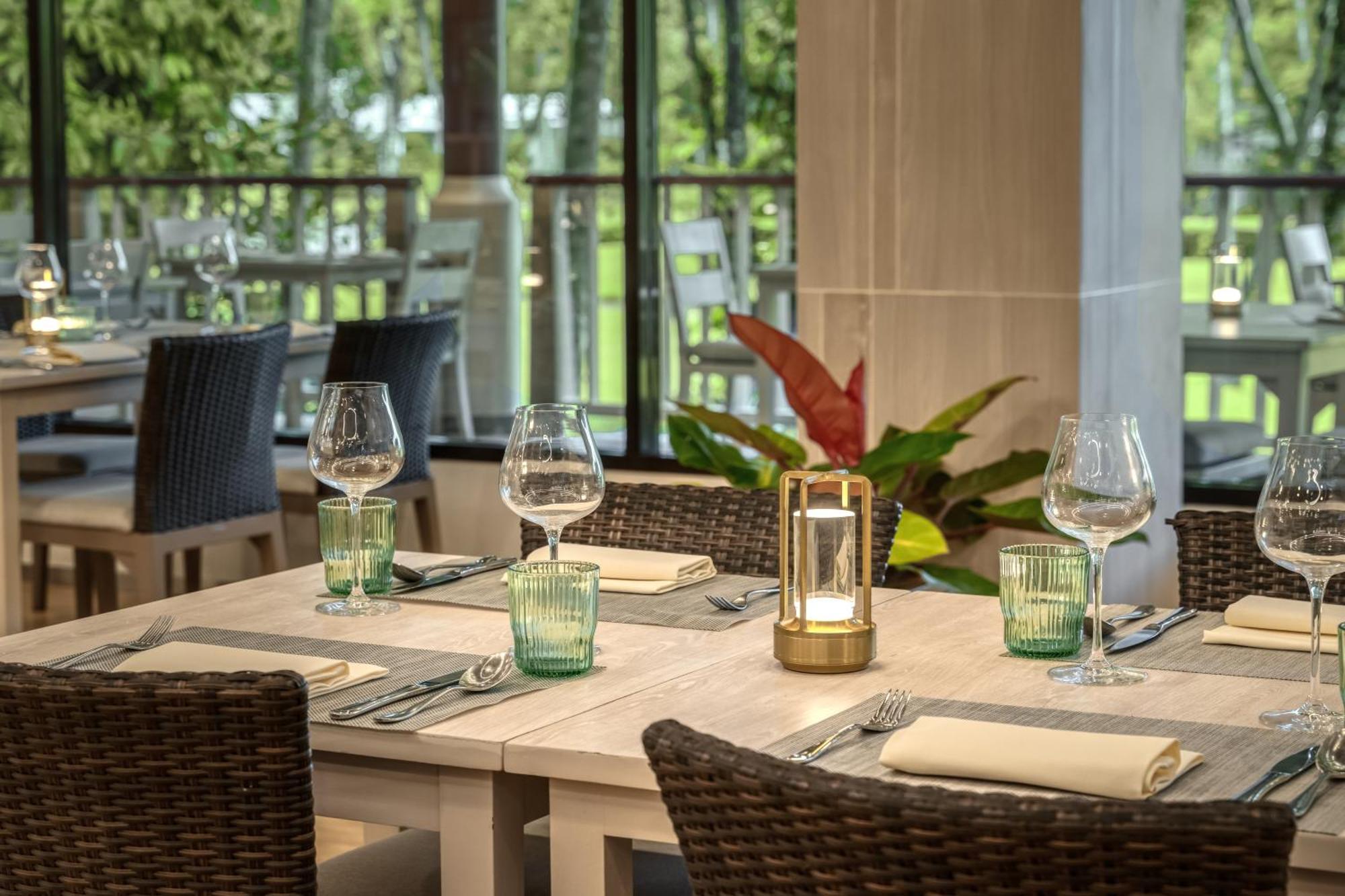Dusit Thani Krabi Beach Resort - Sha Extra Plus Klong Muang Beach Esterno foto The restaurant