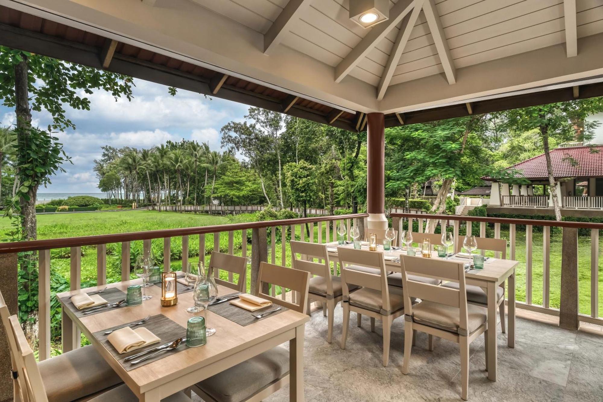 Dusit Thani Krabi Beach Resort - Sha Extra Plus Klong Muang Beach Esterno foto The Deck