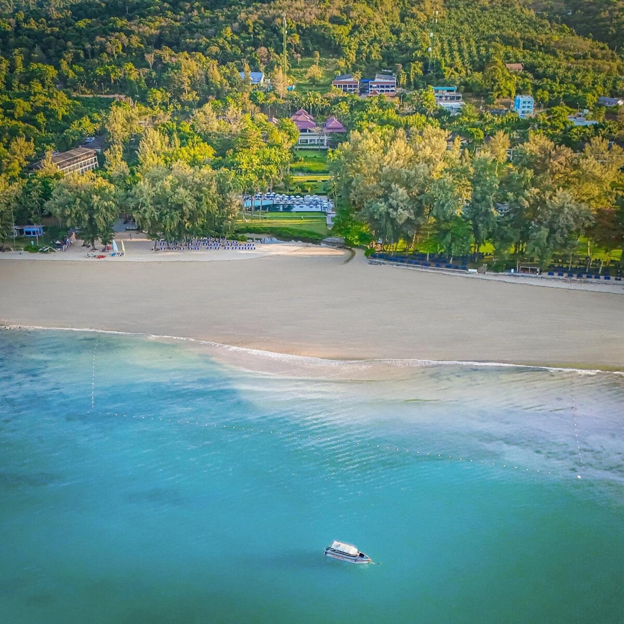 Dusit Thani Krabi Beach Resort - Sha Extra Plus Klong Muang Beach Esterno foto Aerial view of the beach