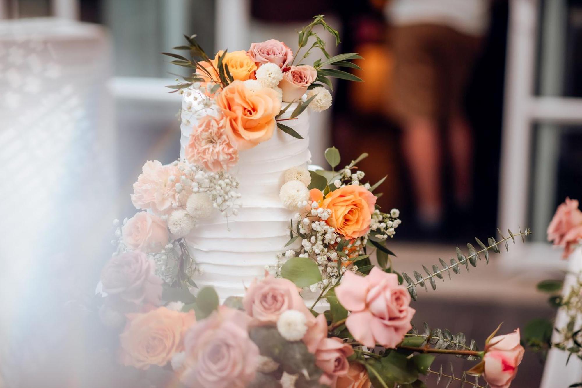 Dusit Thani Krabi Beach Resort - Sha Extra Plus Klong Muang Beach Esterno foto A wedding cake