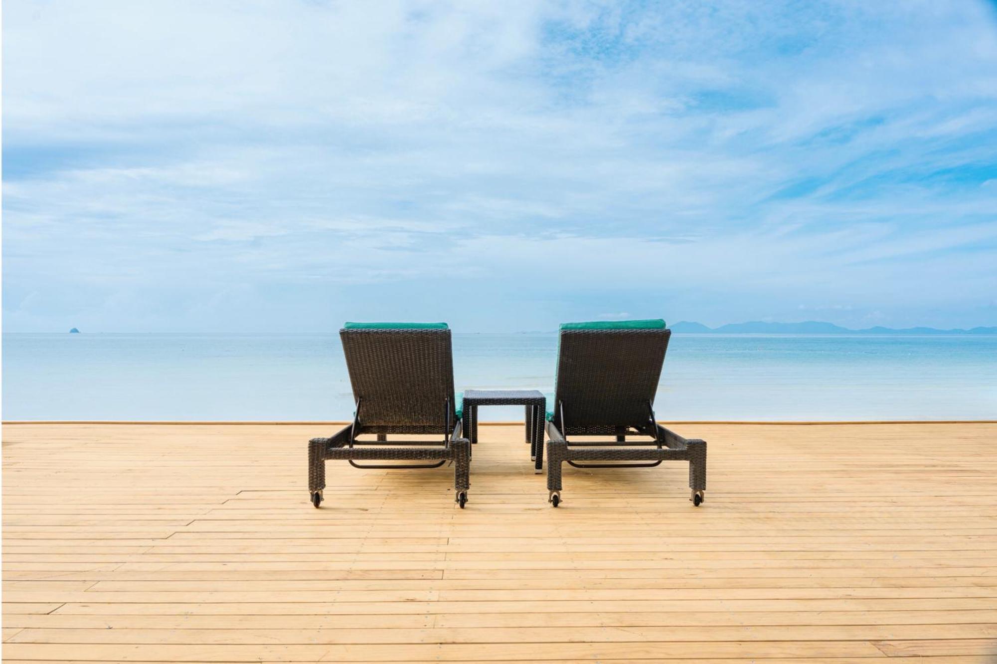 Dusit Thani Krabi Beach Resort - Sha Extra Plus Klong Muang Beach Esterno foto Beach chairs at the beach