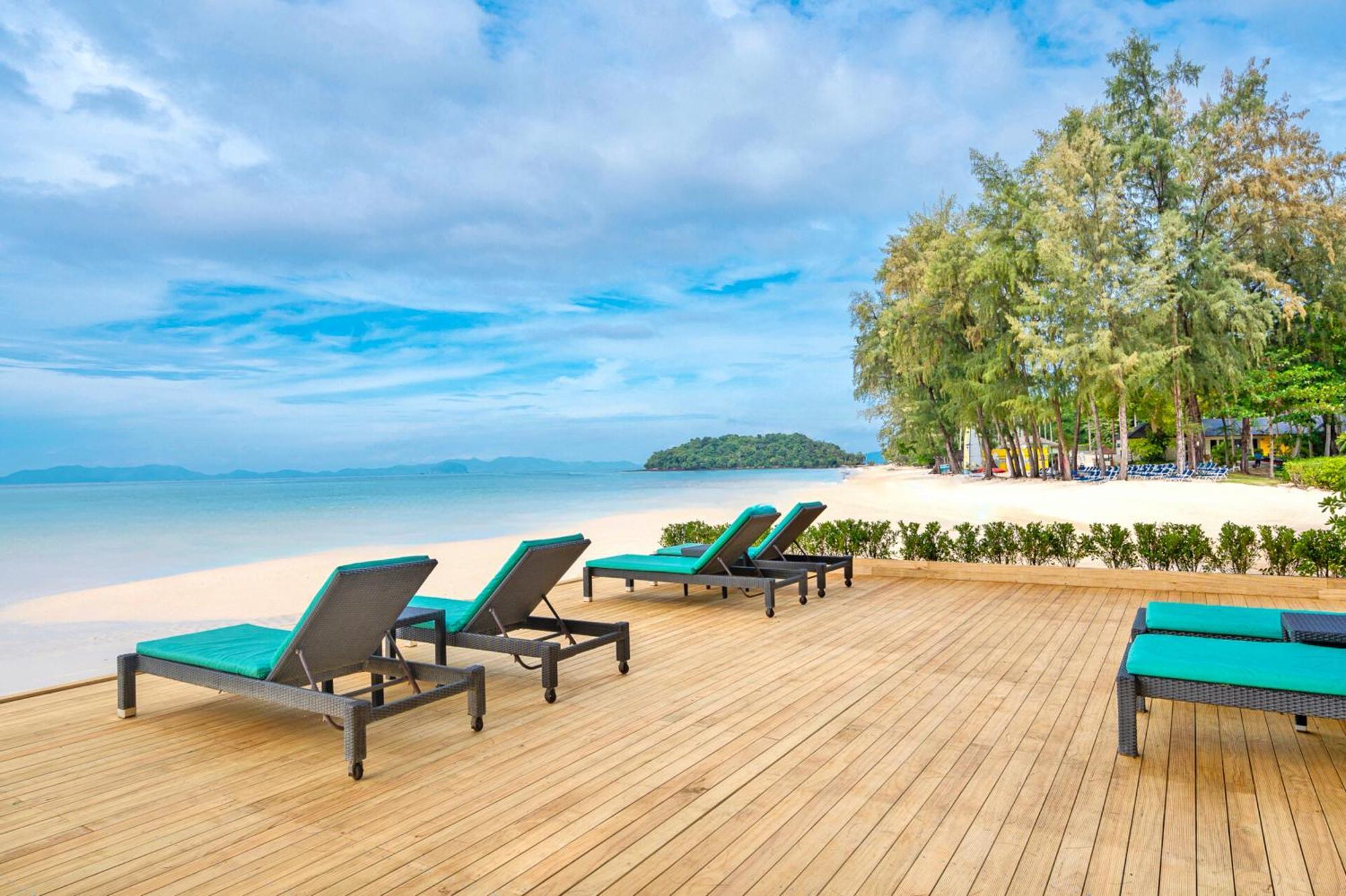 Dusit Thani Krabi Beach Resort - Sha Extra Plus Klong Muang Beach Esterno foto Beach at the resort