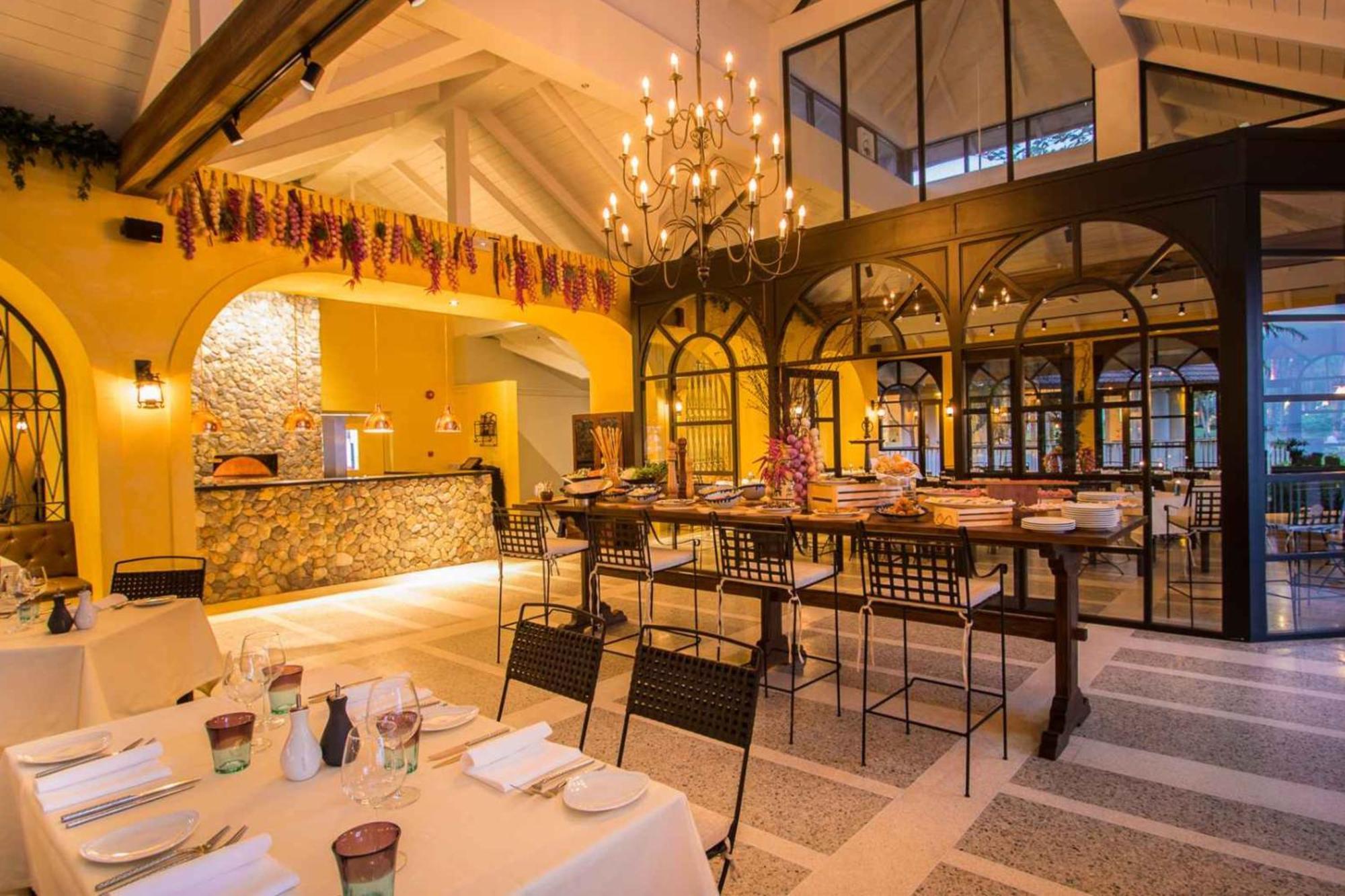 Dusit Thani Krabi Beach Resort - Sha Extra Plus Klong Muang Beach Esterno foto The interior of the restaurant